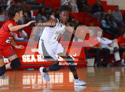 Thumbnail 2 in Mater Dei vs. Bishop Montgomery (Battle at the Beach) photogallery.