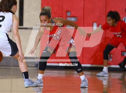 Thumbnail 2 in Mater Dei vs. Bishop Montgomery (Battle at the Beach) photogallery.