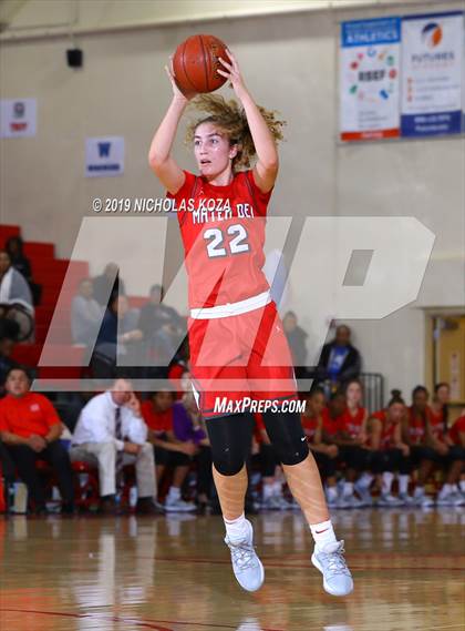 Thumbnail 3 in Mater Dei vs. Bishop Montgomery (Battle at the Beach) photogallery.