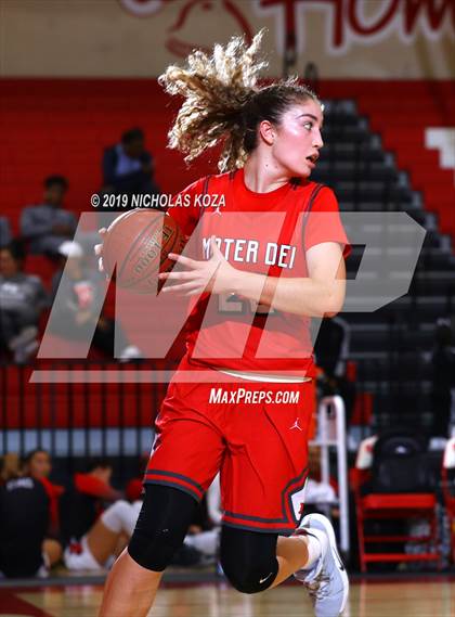 Thumbnail 1 in Mater Dei vs. Bishop Montgomery (Battle at the Beach) photogallery.