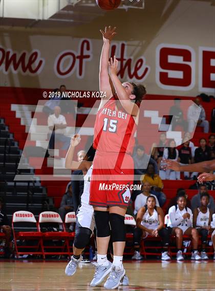 Thumbnail 3 in Mater Dei vs. Bishop Montgomery (Battle at the Beach) photogallery.