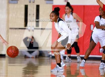 Thumbnail 3 in Mater Dei vs. Bishop Montgomery (Battle at the Beach) photogallery.