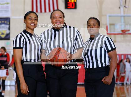 Thumbnail 2 in Mater Dei vs. Bishop Montgomery (Battle at the Beach) photogallery.