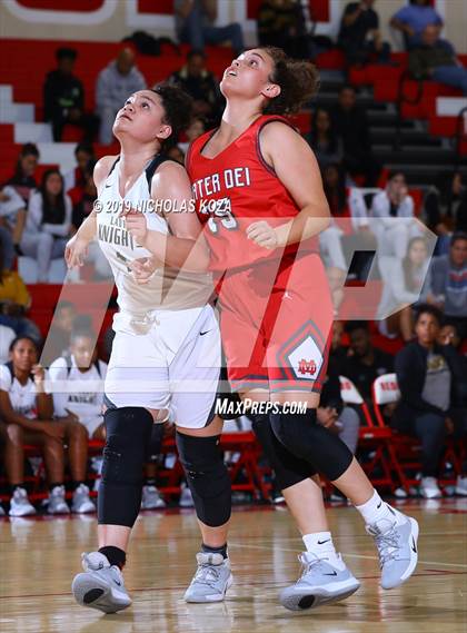 Thumbnail 3 in Mater Dei vs. Bishop Montgomery (Battle at the Beach) photogallery.