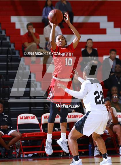 Thumbnail 1 in Mater Dei vs. Bishop Montgomery (Battle at the Beach) photogallery.