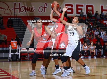 Thumbnail 1 in Mater Dei vs. Bishop Montgomery (Battle at the Beach) photogallery.