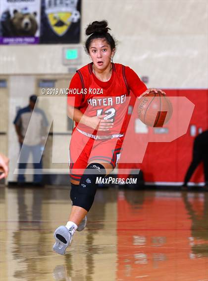 Thumbnail 3 in Mater Dei vs. Bishop Montgomery (Battle at the Beach) photogallery.