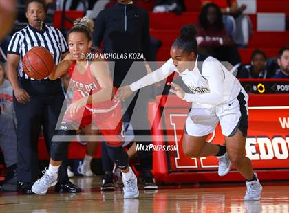 Thumbnail 2 in Mater Dei vs. Bishop Montgomery (Battle at the Beach) photogallery.