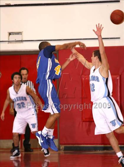 Thumbnail 2 in Verbum Dei vs. North (Sea Hawk Classic) photogallery.