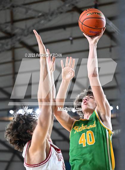 Thumbnail 3 in Mount Si vs. Richland (WIAA State Quarterfinal) photogallery.