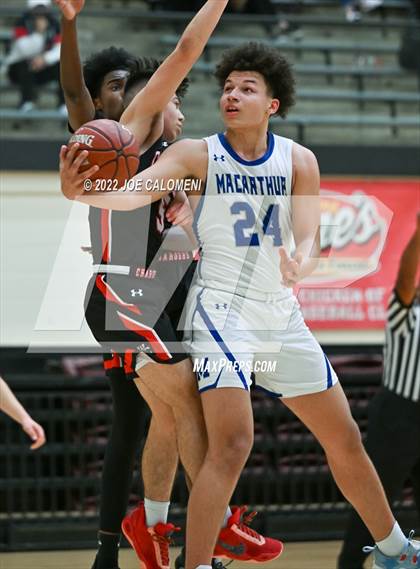 Thumbnail 2 in MacArthur [Douglas] vs Churchill photogallery.