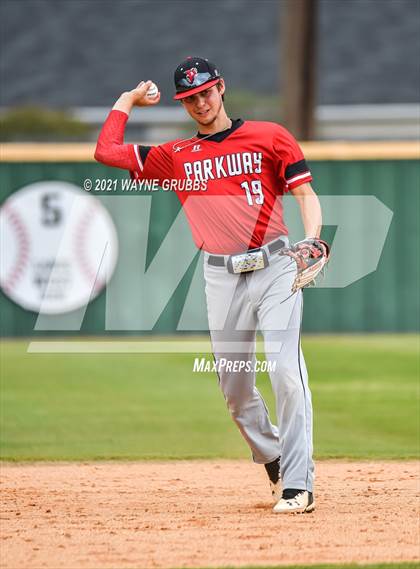 Thumbnail 1 in Parkway @ Captain Shreve photogallery.