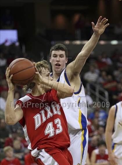 Thumbnail 3 in Dixie Heights vs. Newport Central Catholic (Ninth Region Tournament) photogallery.