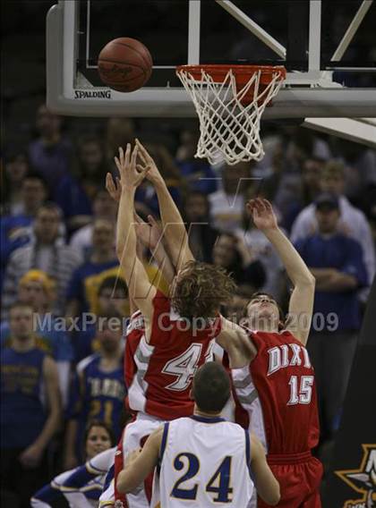 Thumbnail 3 in Dixie Heights vs. Newport Central Catholic (Ninth Region Tournament) photogallery.