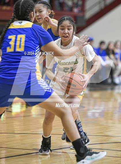 Thumbnail 2 in Cuba @ Newcomb (Lady Braves Invitational at Santa Fe Indian School) photogallery.