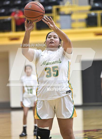 Thumbnail 3 in Cuba @ Newcomb (Lady Braves Invitational at Santa Fe Indian School) photogallery.