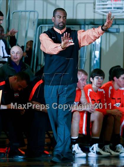 Thumbnail 2 in Mamaroneck vs. Saunders (Harry Jefferson Holiday Showcase) photogallery.