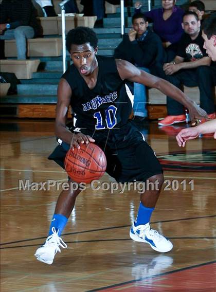 Thumbnail 3 in Mamaroneck vs. Saunders (Harry Jefferson Holiday Showcase) photogallery.