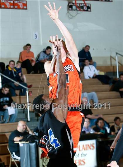 Thumbnail 3 in Mamaroneck vs. Saunders (Harry Jefferson Holiday Showcase) photogallery.