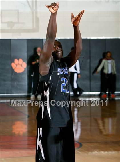 Thumbnail 1 in Mamaroneck vs. Saunders (Harry Jefferson Holiday Showcase) photogallery.
