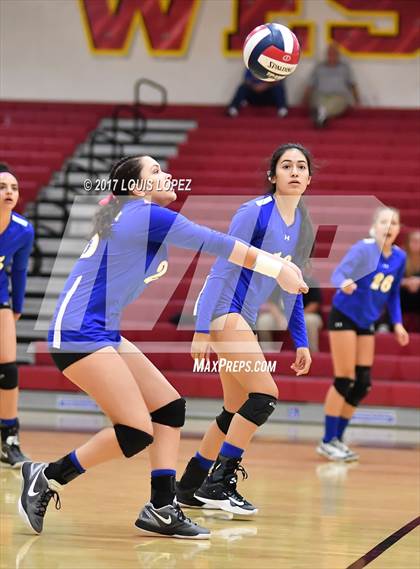 Thumbnail 1 in Charter Oak @ West Covina photogallery.