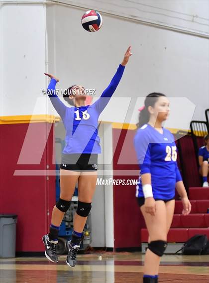 Thumbnail 1 in Charter Oak @ West Covina photogallery.