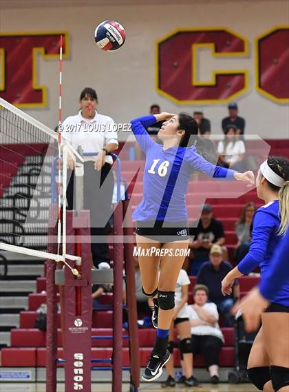 Thumbnail 1 in Charter Oak @ West Covina photogallery.
