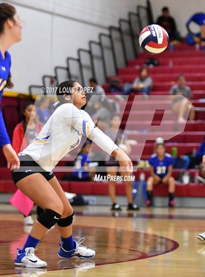 Thumbnail 1 in Charter Oak @ West Covina photogallery.