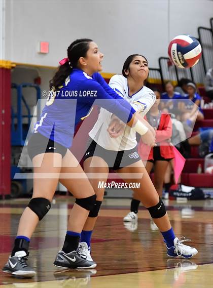 Thumbnail 2 in Charter Oak @ West Covina photogallery.