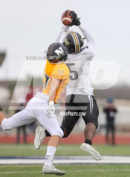 Thumbnail 2 in Raymore-Peculiar @ Liberty North (MSHSAA Class 6 Semifinal) photogallery.