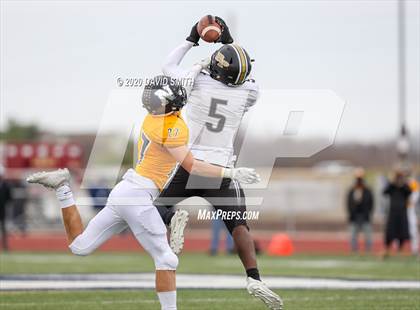 Thumbnail 3 in Raymore-Peculiar @ Liberty North (MSHSAA Class 6 Semifinal) photogallery.