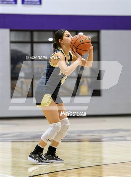 Thumbnail 1 in Perrin-Whitt vs Henrietta (Tornado Tip Off) photogallery.