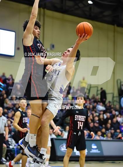 Thumbnail 3 in Port Washington vs. Syosset (NYSPHSAA Section 8 Class AAA Semifinal) photogallery.