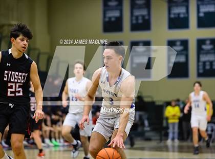 Thumbnail 1 in Port Washington vs. Syosset (NYSPHSAA Section 8 Class AAA Semifinal) photogallery.