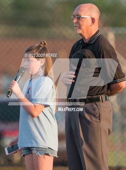 Thumbnail 2 in Germantown vs. Lewisburg photogallery.