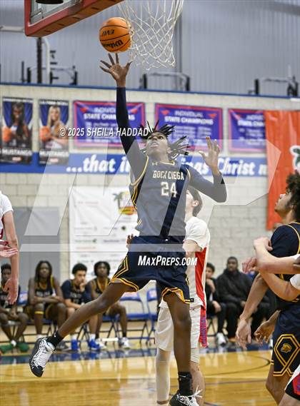 Thumbnail 2 in Boca Ciega vs Northside Christian. (SunBash Tourney) photogallery.
