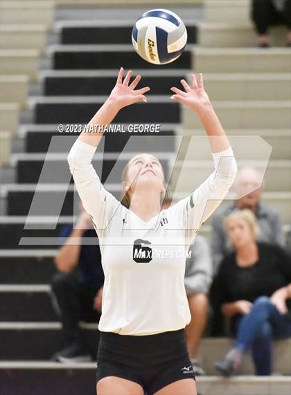 Thumbnail 2 in Marian @ Millard West photogallery.