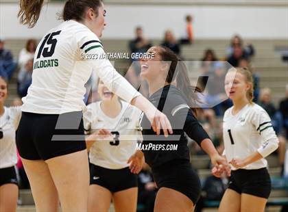 Thumbnail 1 in Marian @ Millard West photogallery.