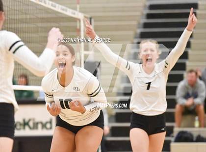 Thumbnail 1 in Marian @ Millard West photogallery.
