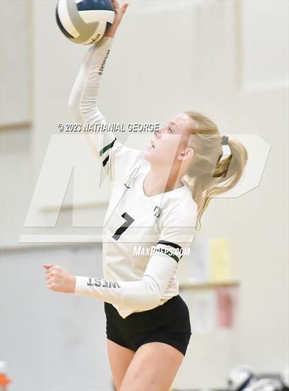 Thumbnail 1 in Marian @ Millard West photogallery.