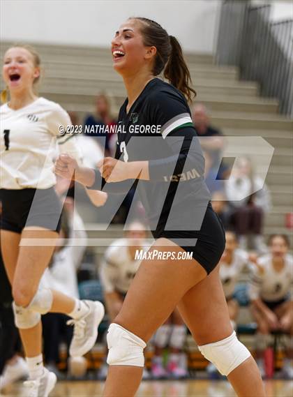 Thumbnail 1 in Marian @ Millard West photogallery.
