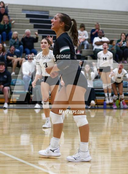 Thumbnail 1 in Marian @ Millard West photogallery.