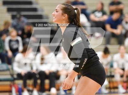 Thumbnail 1 in Marian @ Millard West photogallery.