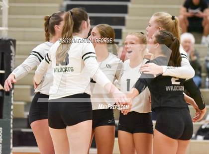 Thumbnail 1 in Marian @ Millard West photogallery.