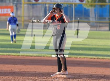 Thumbnail 2 in Hayden vs Williams (AIA 1A Quarterfinals) photogallery.