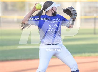 Thumbnail 2 in Hayden vs Williams (AIA 1A Quarterfinals) photogallery.