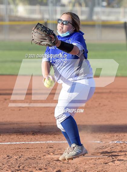 Thumbnail 2 in Hayden vs Williams (AIA 1A Quarterfinals) photogallery.