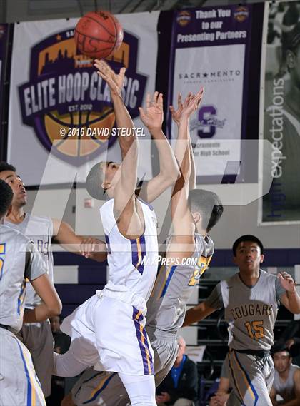 Thumbnail 1 in Newark Memorial vs. Washington (St. Hope Elite Classic) photogallery.