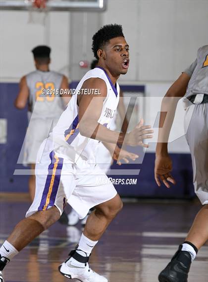 Thumbnail 2 in Newark Memorial vs. Washington (St. Hope Elite Classic) photogallery.