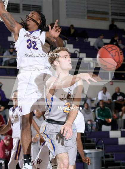 Thumbnail 1 in Newark Memorial vs. Washington (St. Hope Elite Classic) photogallery.